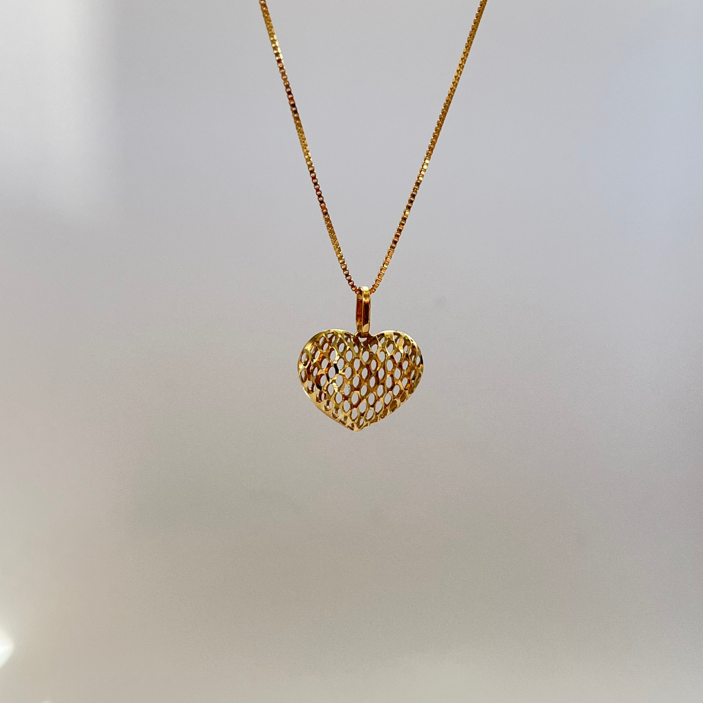 18K Solid Gold Berry Heart Pendant