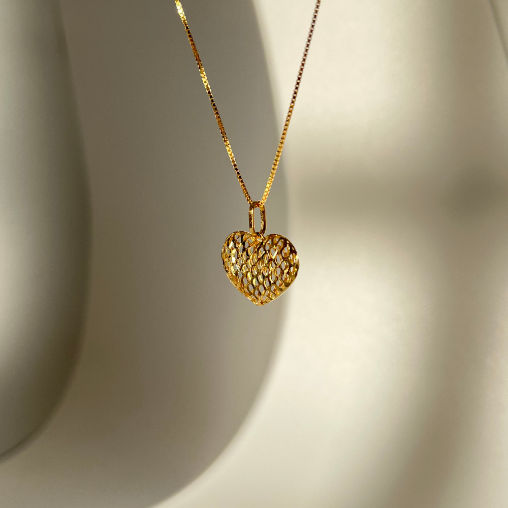 18K Solid Gold Berry Heart Pendant