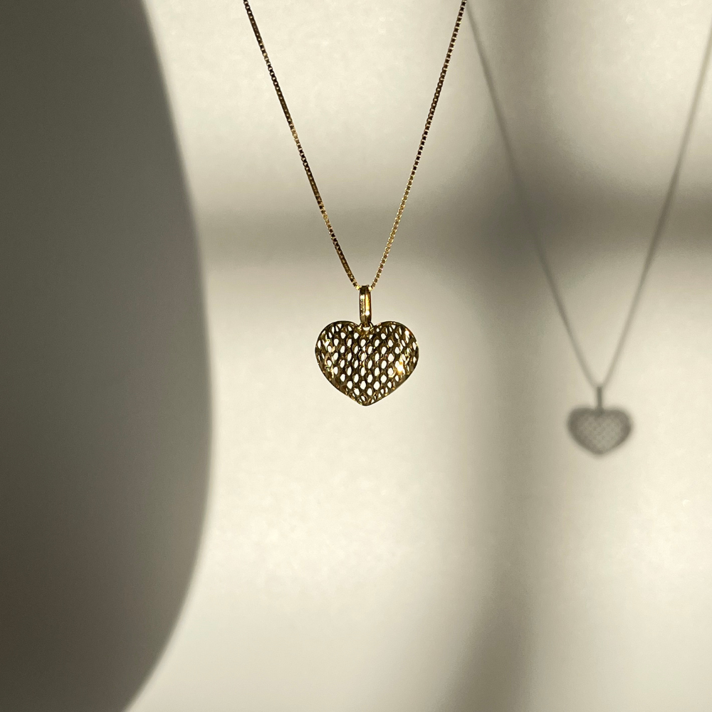 18K Solid Gold Berry Heart Pendant