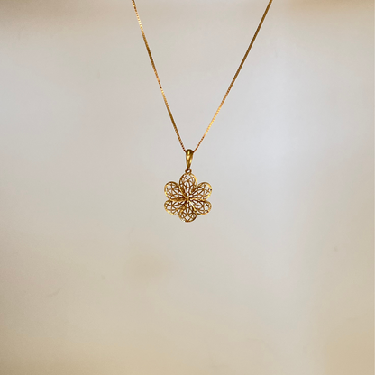 18K Solid Gold Flower Pendant