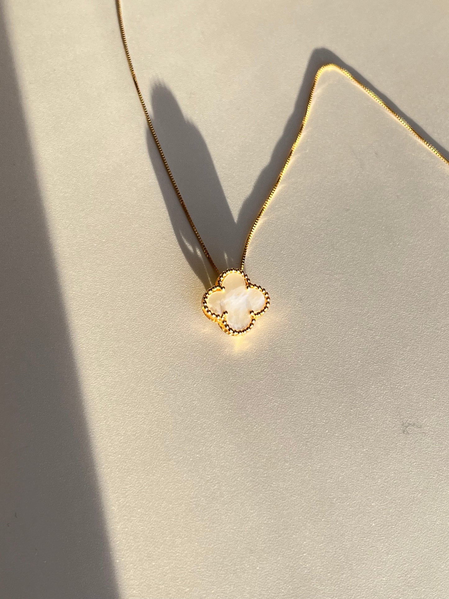 Solid 18k Gold Four-Leaf Clover Mother of Pearl